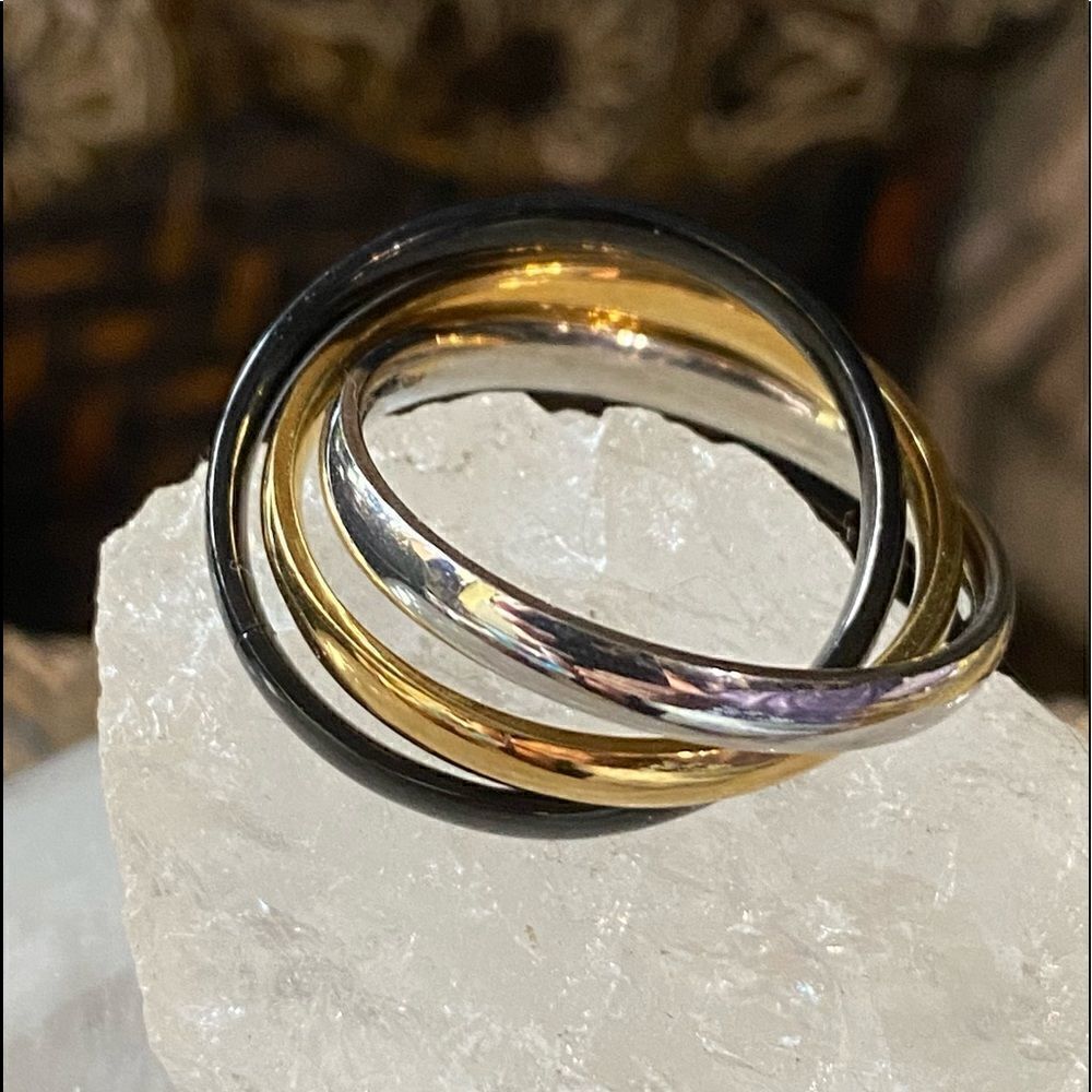 Tri Color Interlock Stainless Steel Ring Size 6 - Picture 3 of 7